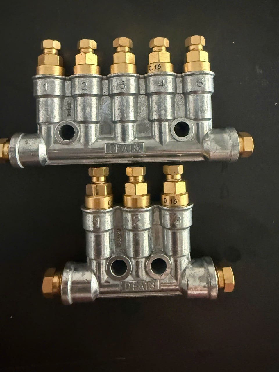 Bộ chia dầu (Volumetric Oil Distributor) DFA Series – Hãng ISHAN (Taiwan)